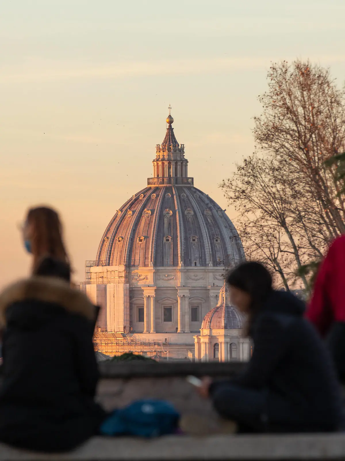 Italy: Last sunset of 2021 in Rome Tourists observe St. Peter s Dome at sunset from Piazzale Garibaldi on Janiculum Hill, on December 31, 2021 Rome Italy Copyright: MatteoxNardone 