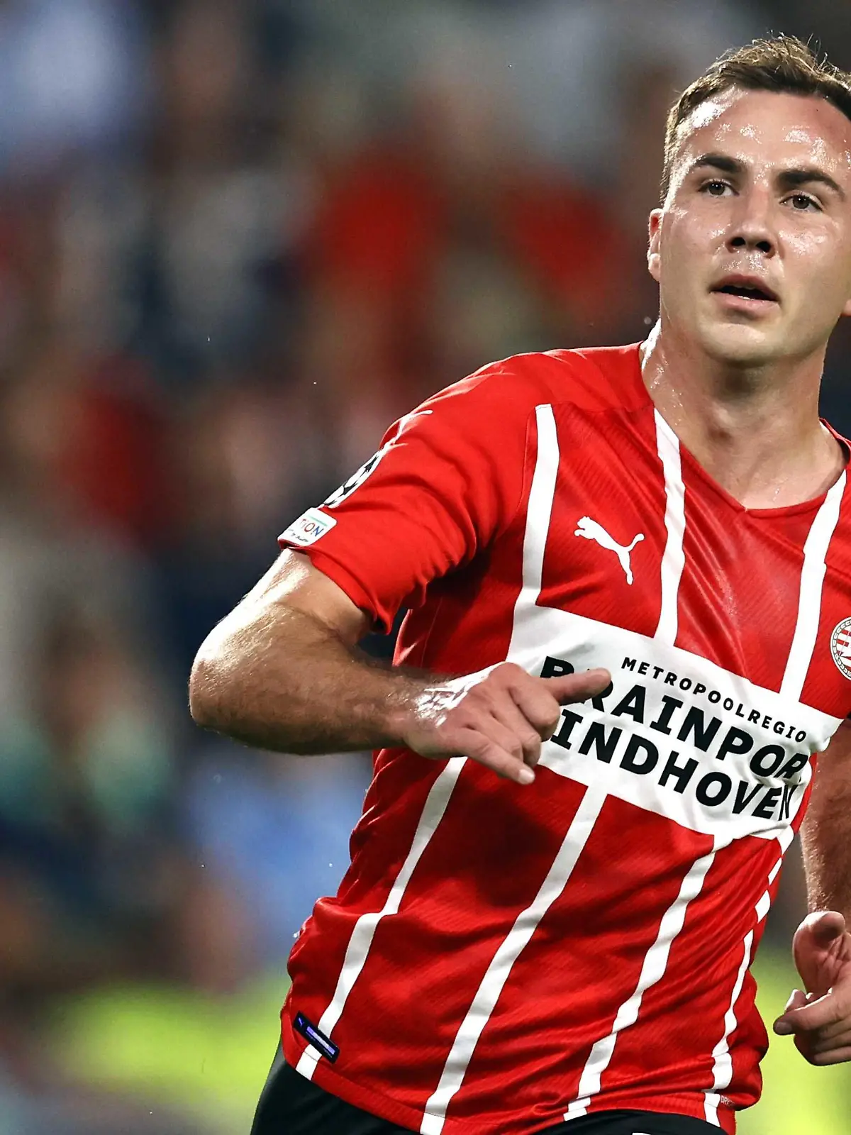 ARCHIV - 24.08.2021, Niederlande, Eindhoven: Fußball: Champions League - Qualifikation, PSV Eindhoven - Benfica Lissabon, Qualifiktion, 4. Runde, Rückspiele: Mario Götze vom PSV Eindhoven in Aktion. (Zu dpa "Edeloption beim Europa-League-Sieger: Götze vor Wechsel zur Eintracht") Foto: Maurice Van Steen/ANP/dpa +++ dpa-Bildfunk +++