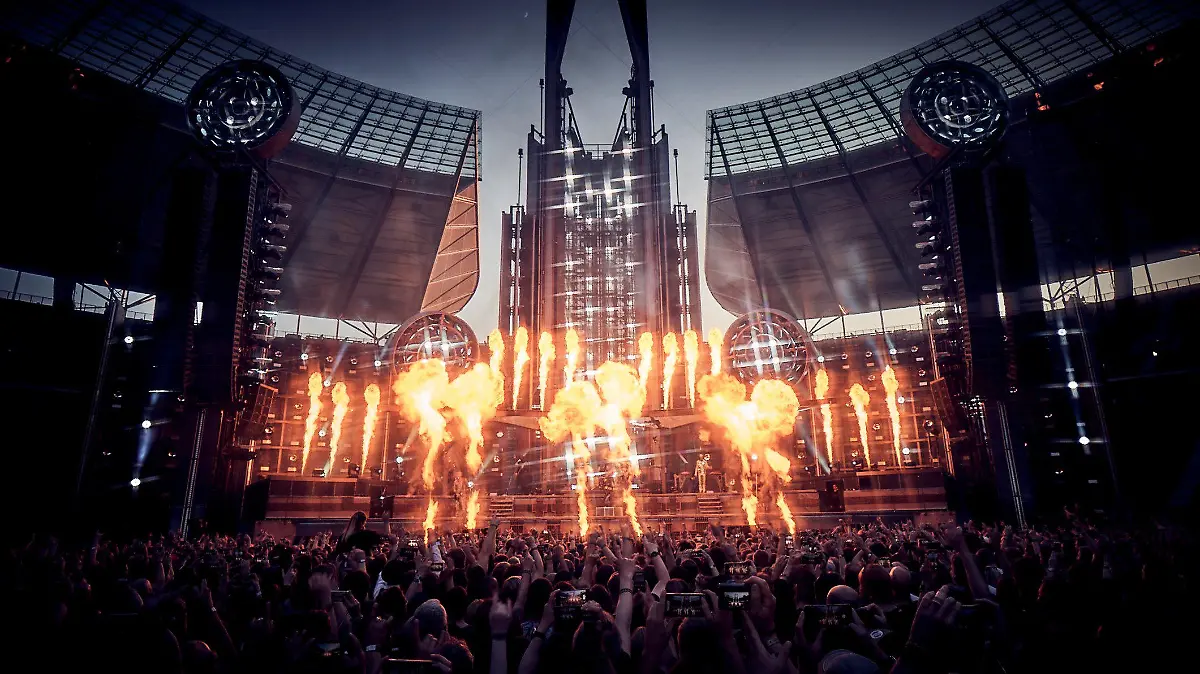 HANDOUT - 04.06.2022, Berlin: Die Band Rammstein tritt im Olympiastadion Berlin auf. Foto: Jens Koch/dpa - ACHTUNG: Nur zur redaktionellen Verwendung im Zusammenhang mit der aktuellen Berichterstattung über das Konzert und nur mit vollständiger Nennung des vorstehenden Credits +++ dpa-Bildfunk +++