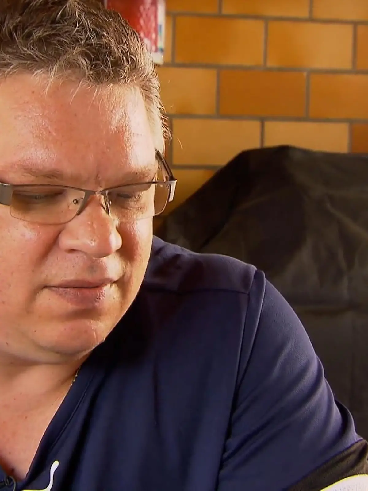 Markus Graf verliert rund 30.000 Euro an Gold-Gauner - Geld, das eigentlich für seine Altersvorsorge gedacht war. RTL-Reporter Robert Keckeis schaltet sich ein und versucht, den Betrügern auf die Spur zu kommen.