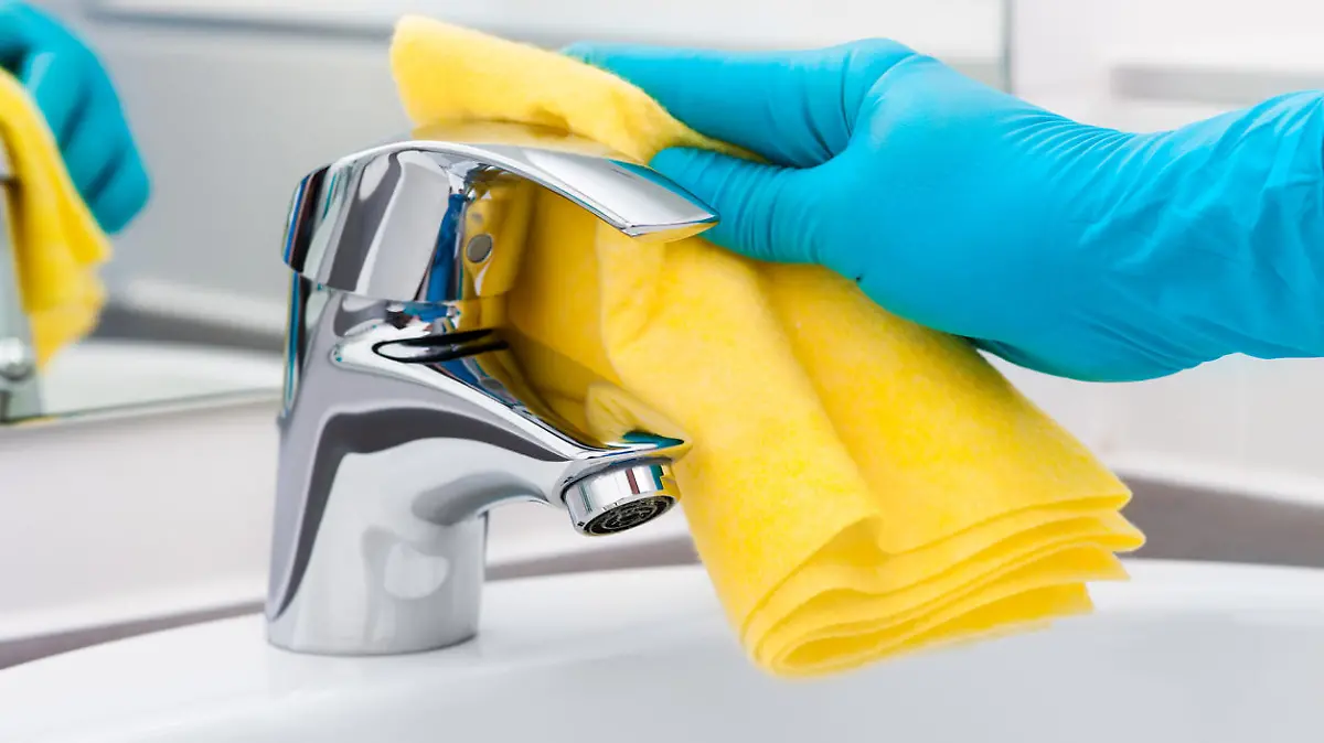 Badezimmer putzen