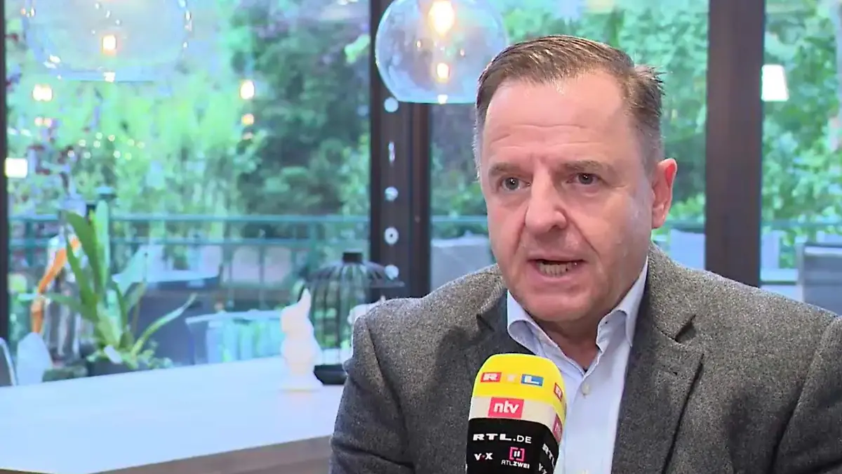 Dr. Christian Lüdke ist Jugend-Psychotherapeut .
