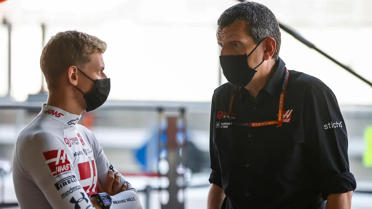  2020 Abu Dhabi GP YAS MARINA CIRCUIT, UNITED ARAB EMIRATES - DECEMBER 10: Mick Schumacher, Haas F1, with Guenther Steiner, Team Principal, Haas F1 during the Abu Dhabi GP at Yas Marina Circuit on Thursday December 10, 2020 in Abu Dhabi, United Arab Emirates. Photo by Andy Hone / LAT Images Images PUBLICATIONxINxGERxSUIxAUTxHUNxONLY GP2017_091724_ONZ1549