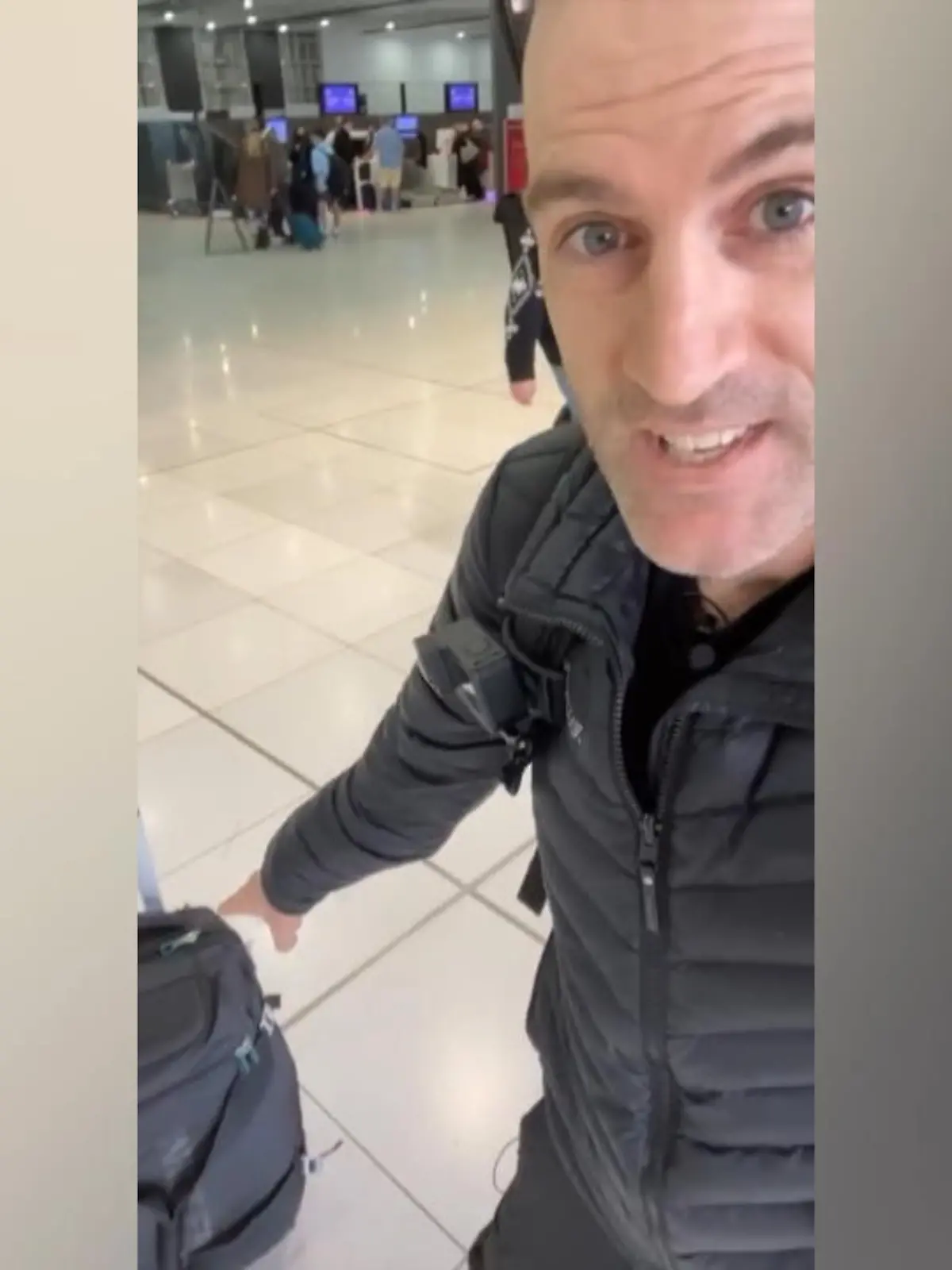 Als Shane Miller von seiner Europareise nach Hause kam, war sein Koffer verloren gegangen. Einige Tager später hat er das Gepäckstück über GPS Daten am Flughafen in Melbourne gefunden.