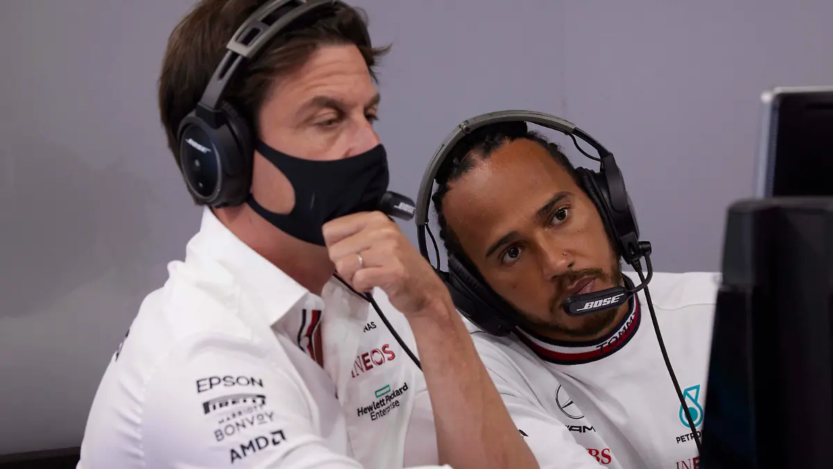  Formula 1 2021: Dutch GP CIRCUIT ZANDVOORT, NETHERLANDS - SEPTEMBER 03: Toto Wolff, Team Principal and CEO, Mercedes AMG, with Sir Lewis Hamilton, Mercedes during the Dutch GP at Circuit Zandvoort on Friday September 03, 2021 in North Holland, Netherlands. Photo by Steve Etherington / LAT Images Images PUBLICATIONxINxGERxSUIxAUTxHUNxONLY GP2113_130130SNE48023