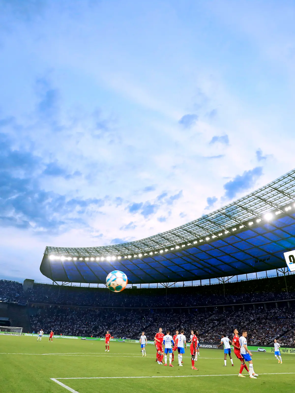 OLYMPIASTADION eam Hertha BSC Berlin DFL Spielsaison 2021_2022 Relegationspiel Hertha BSC Berlin - HSV 0 : 1 Am 19.05.2022 im Berliner Olympiastadion DFL REGULATIONS PROHIBIT ANY USE OF PHOTOGRAPHS as IMAGE SEQUENCES and/or QUASI-VIDEO
