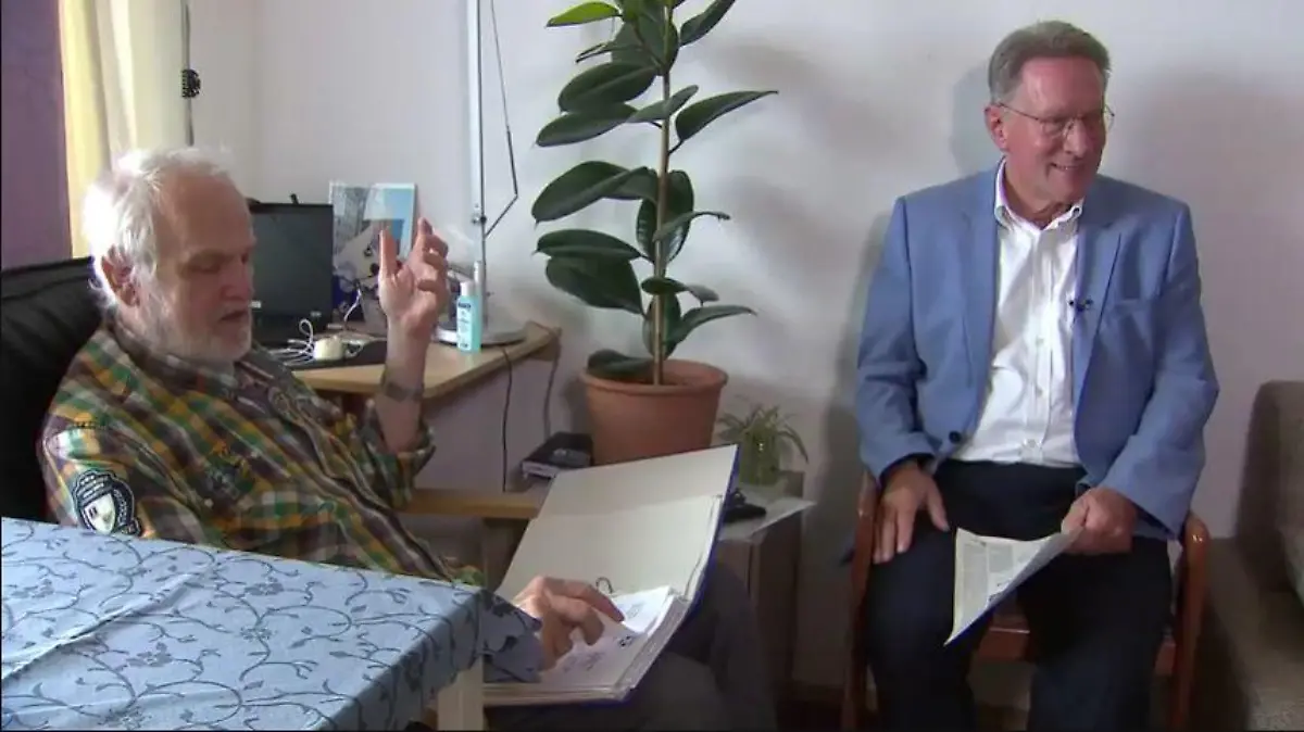 Hans von Möhlmann mit seinem Anwalt mit seinem Anwalt Wolfram Schädler im Jahr 2021.