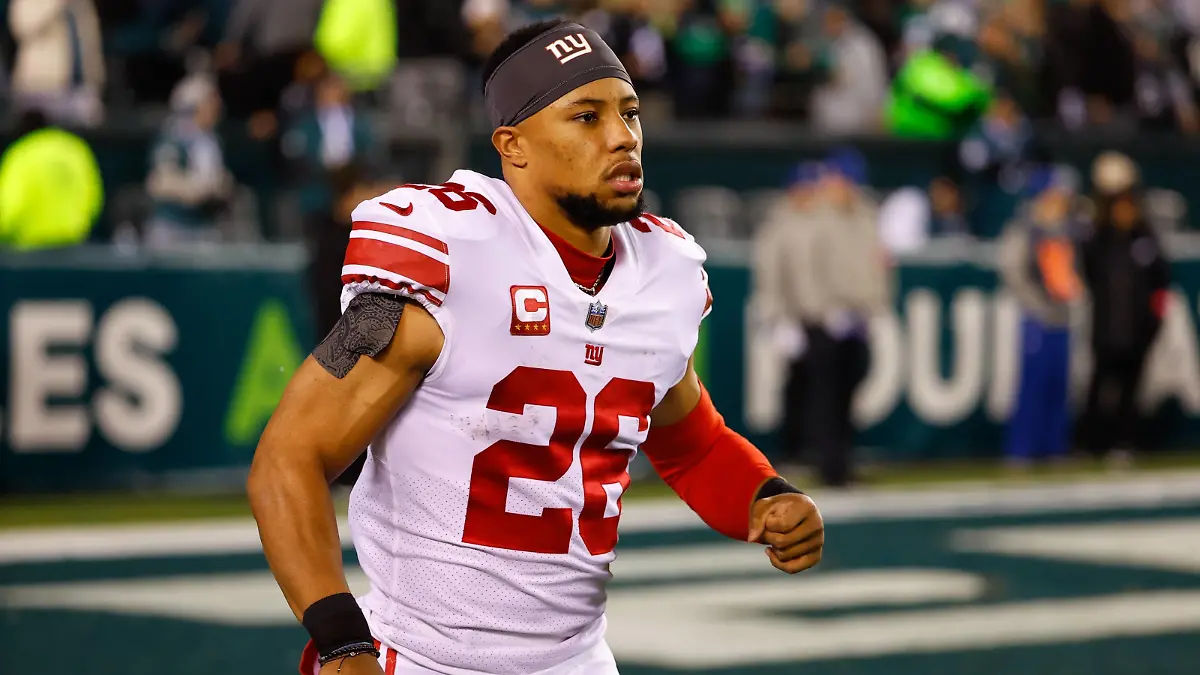PHILADELPHIA, PA - JANUARY 21: New York Giants running back Saquon Barkley 26 enters the field prior the NFC Divisional playoff game between the Philadelphia Eagles and the New York Giants on January 21, 2023 at Lincoln Financial Field in Philadelphia, Pennsylvania. Photo by Rich Graessle/Icon Sportswire NFL, American Football Herren, USA JAN 21 NFC Divisional Playoffs - Giants at Eagles Icon23012112839
