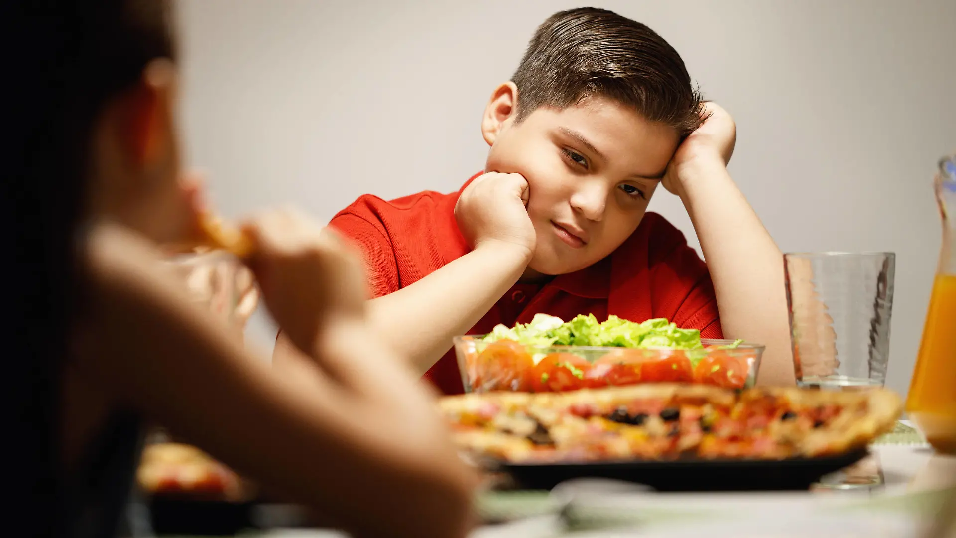 fastfood,diät,übergewicht *** fast food,diet,overweight jza-h4r,model released, Symbolfoto