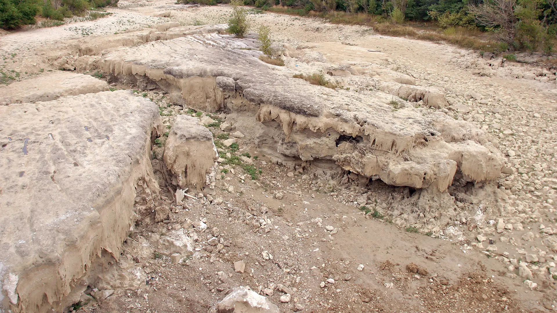 The Gardon's river dries totally up because of the midsummer heat in Dions, South of France, on July 30, 2006. Photo by Pascal Parrot +++(c) dpa - Report+++