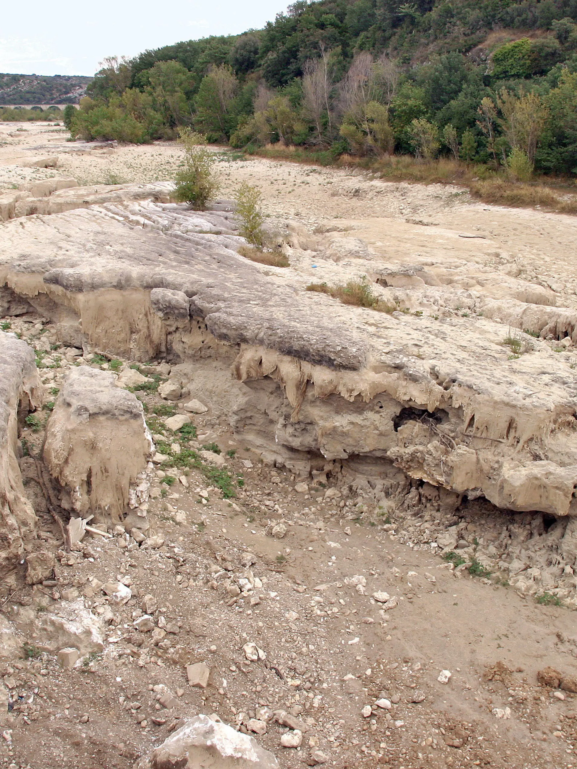 The Gardon's river dries totally up because of the midsummer heat in Dions, South of France, on July 30, 2006. Photo by Pascal Parrot +++(c) dpa - Report+++