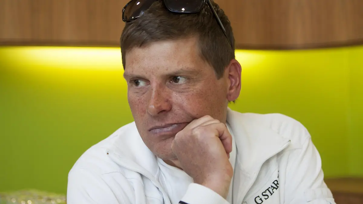 Jan Ullrich in Ulm DEUTSCHSPRACHIGExSPORTZEITSCHRIFTENxUNDx-ZEITUNGENxNURxNACHxRÜCKSPRACHE  