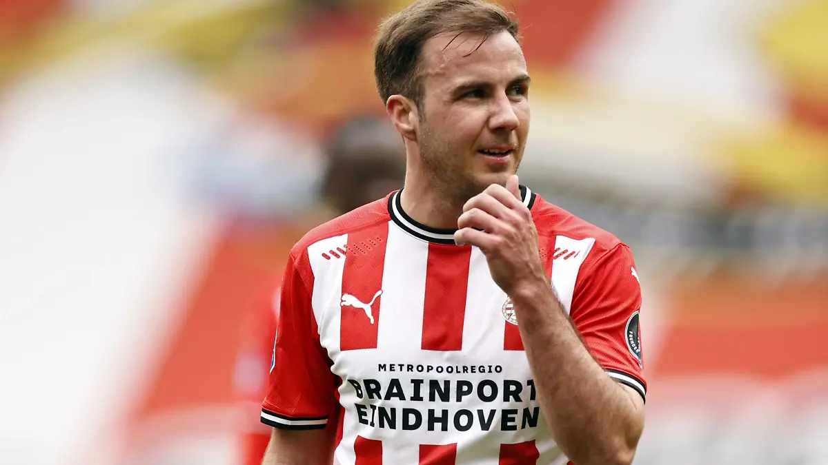 ARCHIV - 04.04.2021, Niederlande, Eindhoven: Fußball: Ehrendivision, Niederlande, PSV Eindhoven - Heracles Almelo, Hauptrunde, 28. Spieltag, im Philips Stadion. Mario Götze vom PSV Eindhoven in Aktion. (zu dpa "Völler: «Von Lewandowski muss es ein klares Bekenntnis geben»») Foto: Maurice Van Steen/ANP/dpa +++ dpa-Bildfunk +++