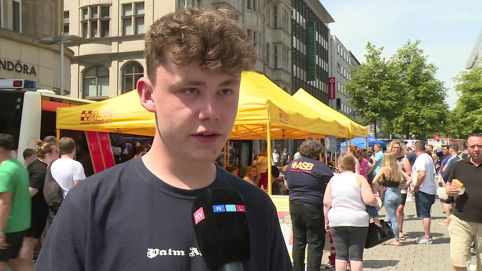 Mika hofft auf einen Stammzellenspender für seinen großen Bruder