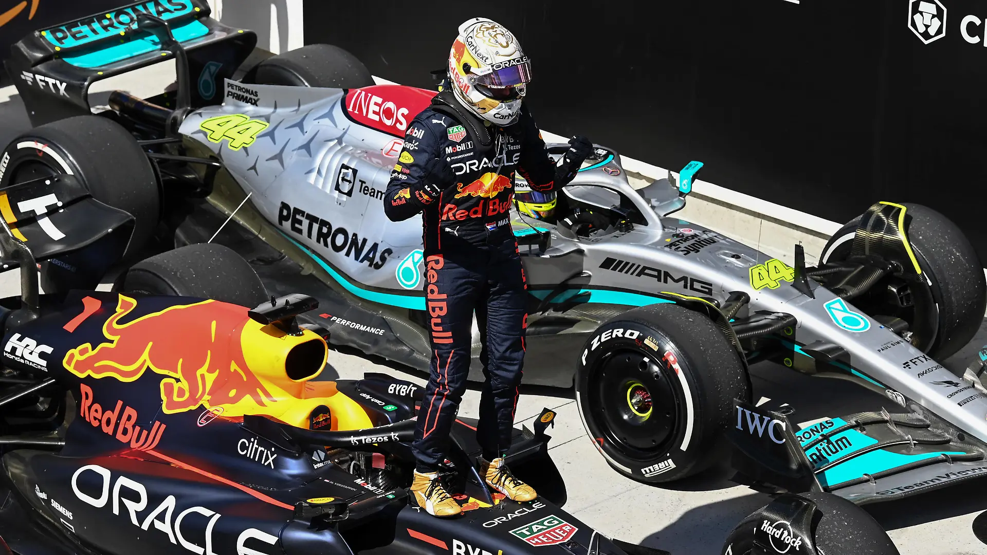 Formula 1 2022: Canadian GP CIRCUIT GILLES-VILLENEUVE, CANADA - JUNE 19: Max Verstappen, Red Bull Racing, 1st position, celebrates on arrival in Parc Ferme during the Canadian GP at Circuit Gilles-Villeneuve on Sunday June 19, 2022 in Montreal, Canada. Photo by Mark Sutton / Sutton Images Images PUBLICATIONxINxGERxSUIxAUTxHUNxONLY GP2209_204206DSC_4310