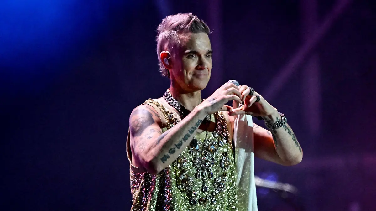 Vieilles Charrues - Robbie Williams Robbie Williams performing live on stage during festival Les Vieilles Charrues in Carhaix, France on July 13, 2023. Photo by ABACAPRESS.COM Carhaix France PUBLICATIONxNOTxINxFRAxESPxUKxUSAxBELxPOL Copyright: xABACAx 860634_024 ABACAx 860634_024