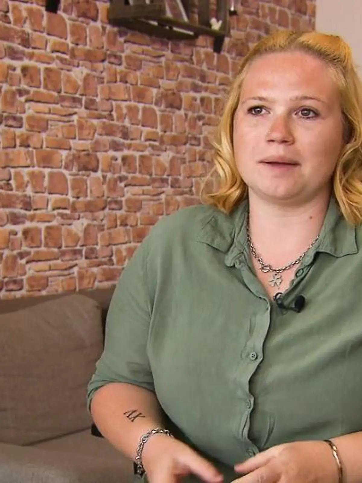 Knapp 300.000 Menschen erkranken jedes Jahr in Deutschland am Gürtelrose-Virus.  Auch immer Jüngere, wie die 27-jährige Vanessa Vukovic. Im RTL-Video schildert die junge Frau ihre Leidensgeschichte und spricht über Schmerzen, die sie niemals vergessen wird.