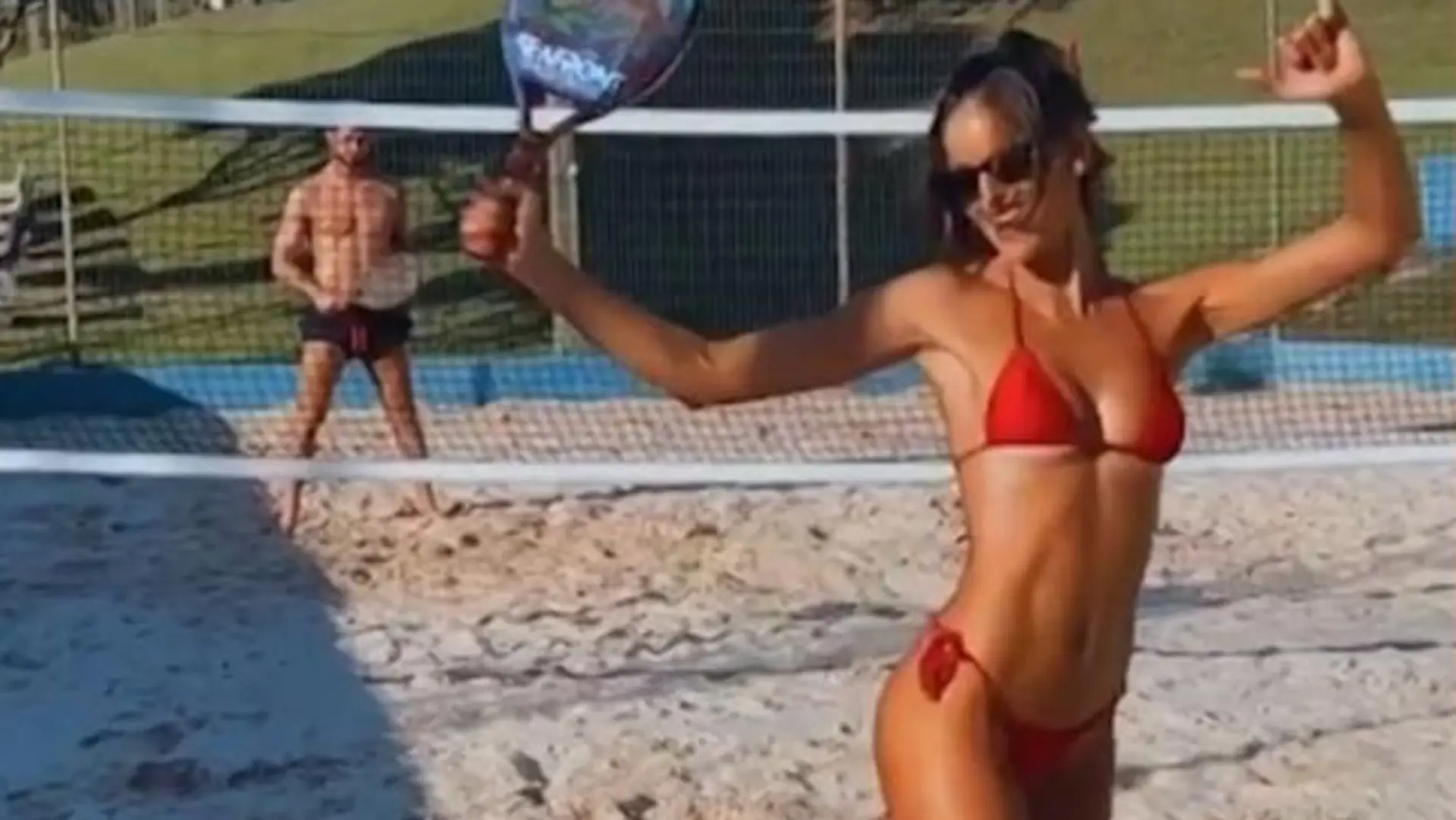 Izabel Goulart feiert den Sieg über ihren Kevin.