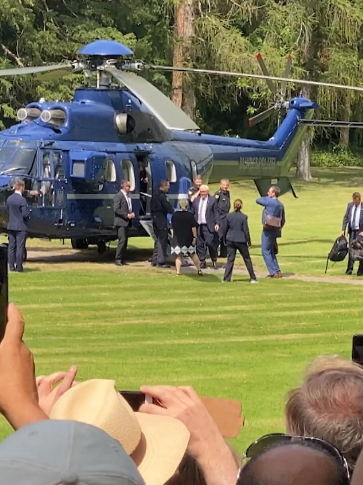 Bild zu: "Bundespräsident lädt ein"