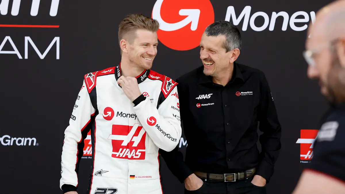 27 Nico Hulkenberg DEU, MoneyGram Haas F1 Team, Guenther Steiner ITA, MoneyGram Haas F1 Team, F1 Pre-season Testing in Bahrain at Bahrain International Circuit on February 23, 2023 in Sakhir, Bahrain. Photo by HOCH ZWEI Sakhir Bahrain *** 27 Nico Hulkenberg DEU, MoneyGram Haas F1 Team , Guenther Steiner ITA, MoneyGram Haas F1 Team , F1 Pre season Testing in Bahrain at Bahrain International Circuit on February 23, 2023 in Sakhir, Bahrain Photo by HOCH ZWEI Sakhir Bahrain
