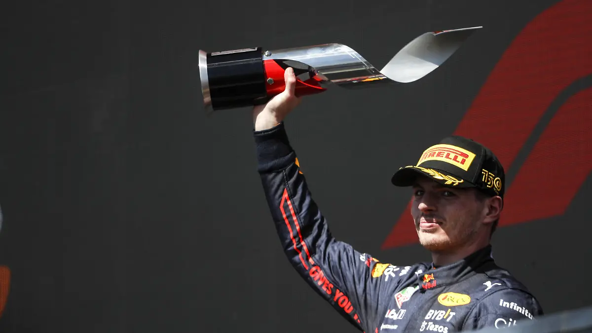  VERSTAPPEN Max ned, Red Bull Racing RB18, portrait celebrates his victory during the Formula 1 AWS Grand Prix du Canada 2022, 9th round of the 2022 FIA Formula One World Championship, WM, Weltmeisterschaft on the Circuit Gilles Villeneuve, from June 17 to 19, 2022 in Montreal, Canada - F1 - CANADIAN GRAND PRIX 2022 - RACE DPPI/Panoramic PUBLICATIONxNOTxINxFRAxITAxBEL _V2_6871