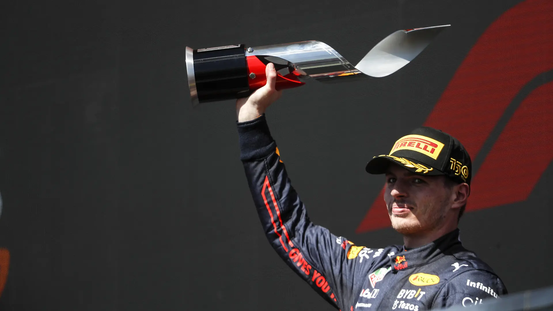 VERSTAPPEN Max ned, Red Bull Racing RB18, portrait celebrates his victory during the Formula 1 AWS Grand Prix du Canada 2022, 9th round of the 2022 FIA Formula One World Championship, WM, Weltmeisterschaft on the Circuit Gilles Villeneuve, from June 17 to 19, 2022 in Montreal, Canada - F1 - CANADIAN GRAND PRIX 2022 - RACE DPPI/Panoramic PUBLICATIONxNOTxINxFRAxITAxBEL _V2_6871