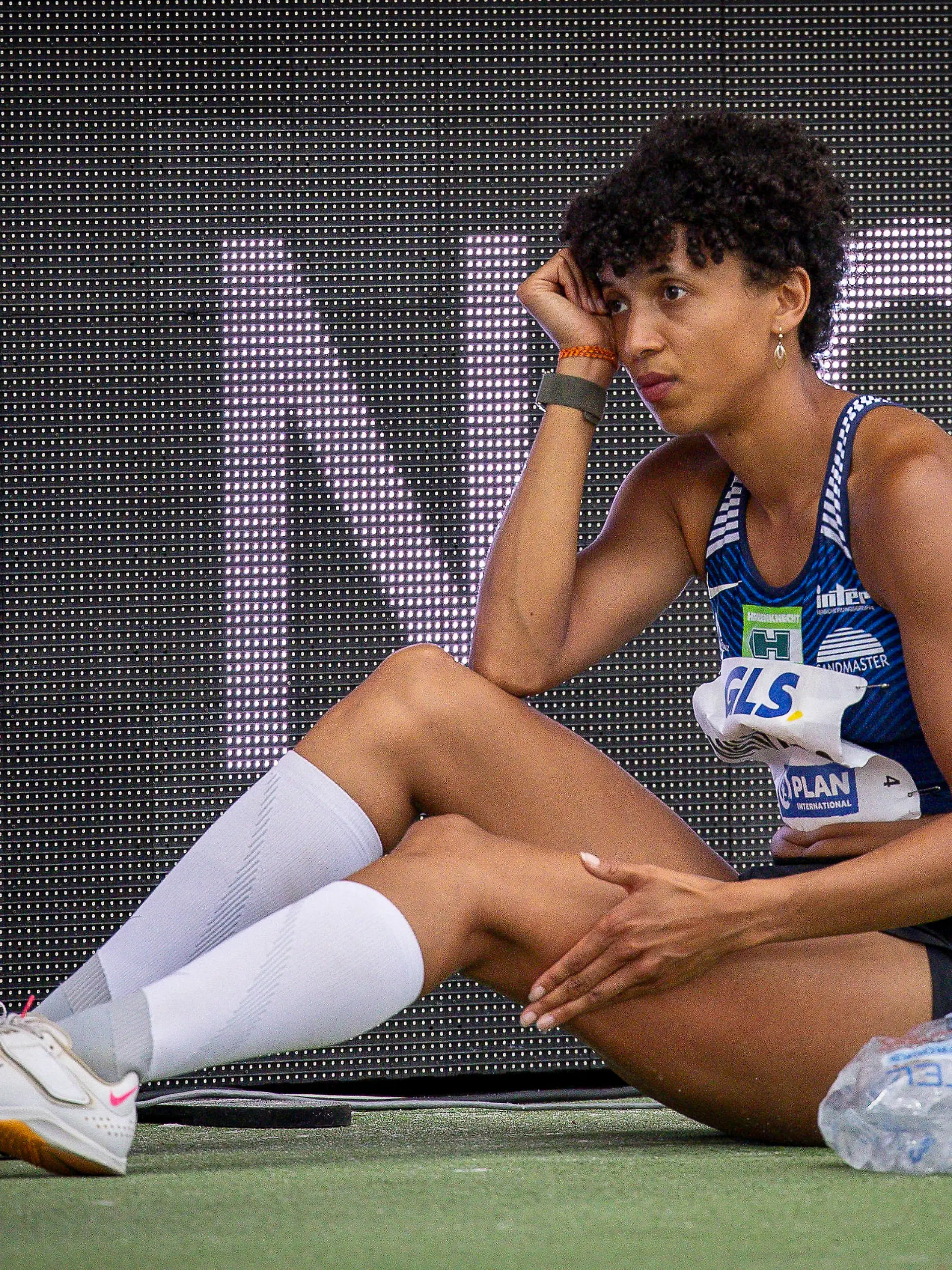 Sport Bilder des Tages Deutsche Leichtathletik-Meisterschaften Kassel, 09.07.2023 Malaika Mihambo LG Kurpfalz hat sich verletzt Deutsche Leichtathletik-Meisterschaften am 09.07.2023 im Auestadion, Kassel Hessen. *** German Athletics Championships Kassel, 09 07 2023 Malaika Mihambo LG Kurpfalz injured German Athletics Championships on 09 07 2023 at Auestadion, Kassel Hesse Copyright: xBEAUTIFULxSPORTS/AxelxKohringx