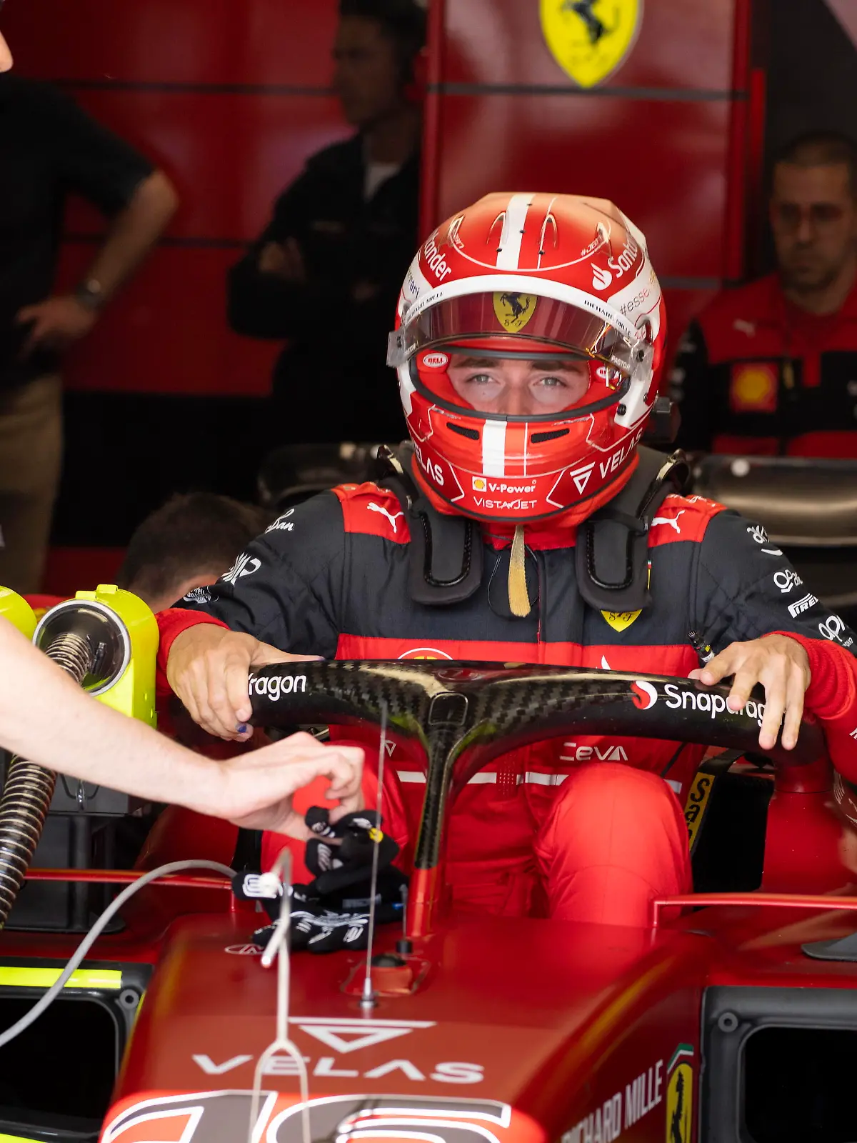  June 17, 2022, Montreal, PQ, Canada: Ferrari driver Charles Leclerc of Monaco slips into his car during the second practice session at the Canadian Grand Prix Friday, June 17, 2022 in Montreal. Canada News - June 17, 2022 PUBLICATIONxINxGERxSUIxAUTxONLY - ZUMAc35_ 20220617_zaf_c35_103 Copyright: xPaulxChiassonx