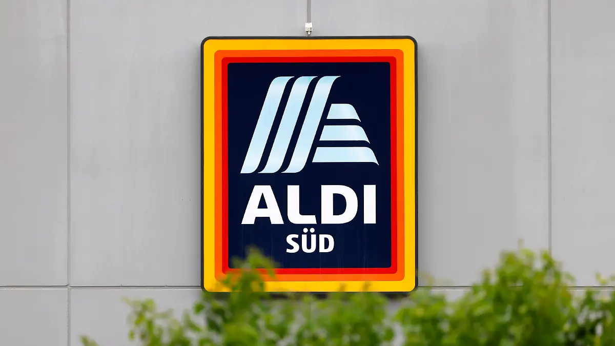 Eine Filiale von Aldi Süd in Bad Münstereifel. Bei der Kartenzahlung bei Edeka, Aldi, Rossmann und Co. kam es seit Dienstagabend bundesweit zu Störungen. Eine Lösung war zuletzt nicht in Sicht, Kunden mussten in bar bezahlen. (Themenbild, Symbolbild) Bad Münstereifel, 28.05.2022
