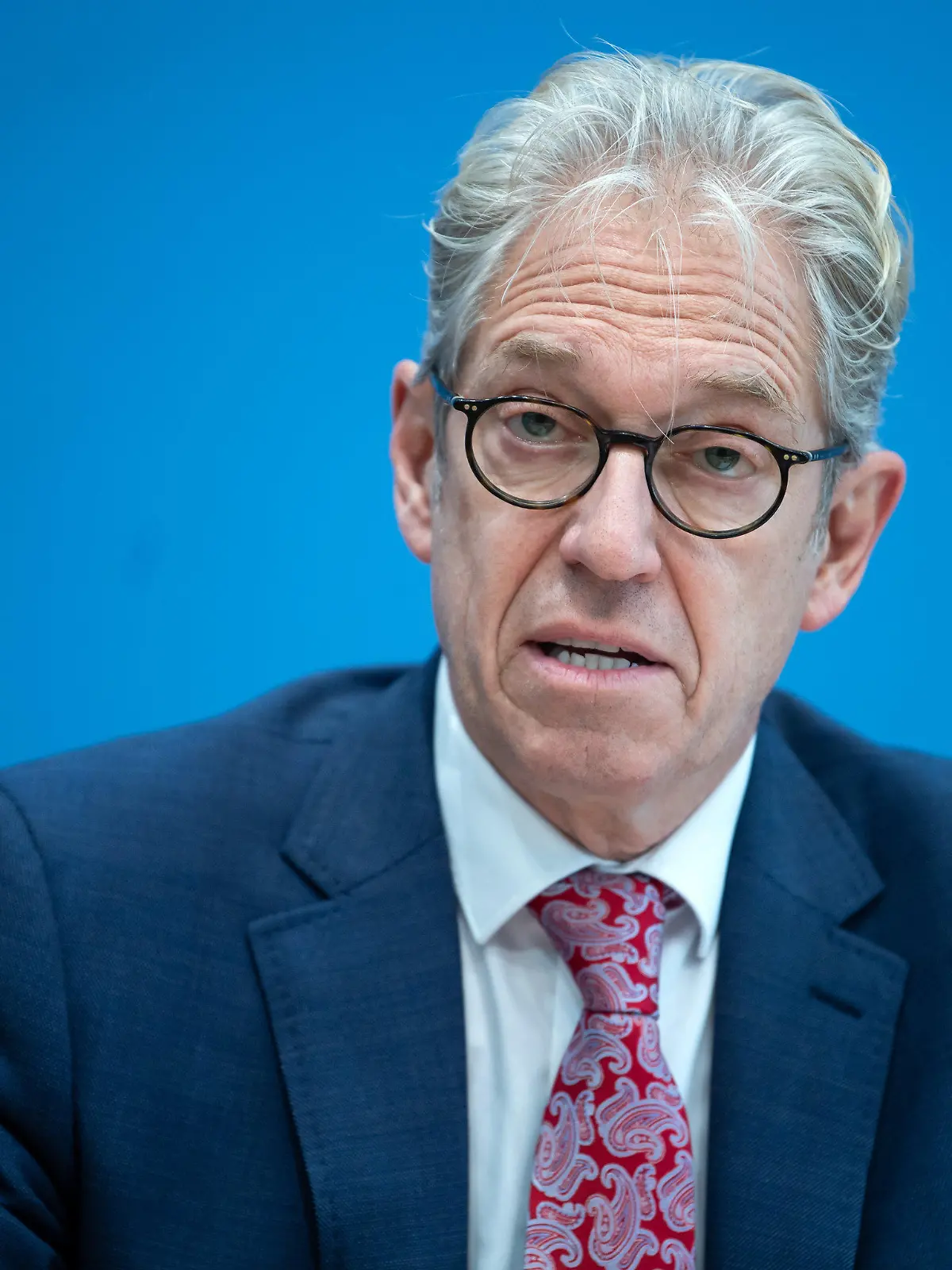 ARCHIV - 02.11.2021, Berlin: Andreas Gassen, Vorstandsvorsitzender der Kassenärztlichen Bundesvereinigung (KBV), äußert sich in der Bundespressekonferenz zum Thema Corona-Pandemie. (zu dpa "Kassenärzte-Chef Gassen: mehr ambulant statt stationär operieren") Foto: Bernd von Jutrczenka/dpa +++ dpa-Bildfunk +++
