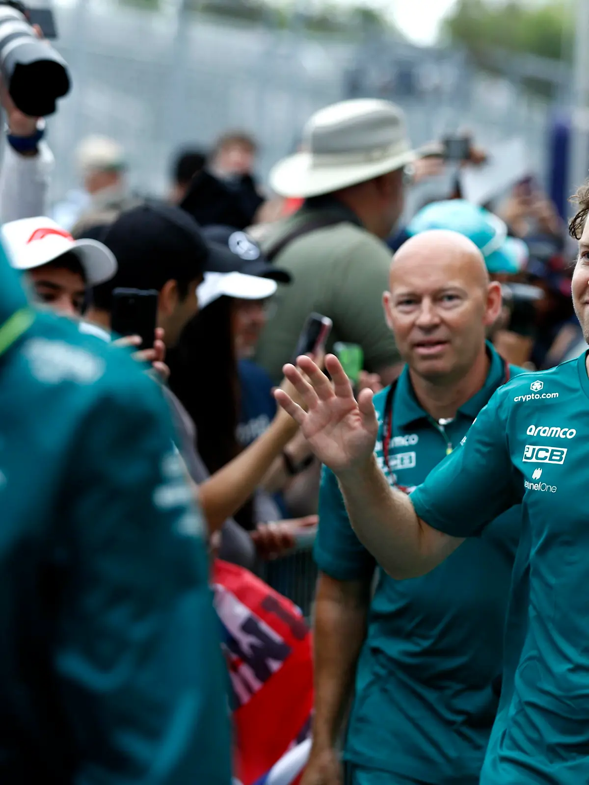 Sport Bilder des Tages Formula 1 2022: Canadian GP CIRCUIT GILLES-VILLENEUVE, CANADA - JUNE 16: Sebastian Vettel, Aston Martin track walk with team members during the Canadian GP at Circuit Gilles-Villeneuve on Thursday June 16, 2022 in Montreal, Canada. Photo by Carl Bingham / LAT Images Images PUBLICATIONxINxGERxSUIxAUTxHUNxONLY GP2209_143334_31I0671