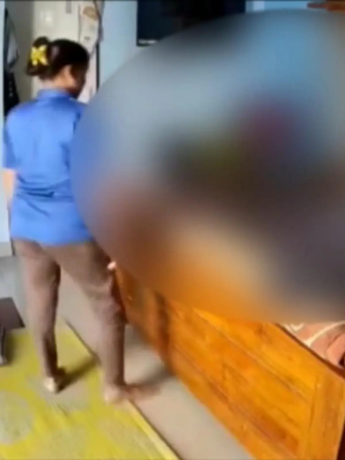 Eine brutale Nanny, die einen zweijährigen Jungen schlägt, wurde durch die Aufnahmen einer Überwachungskamera überführt.