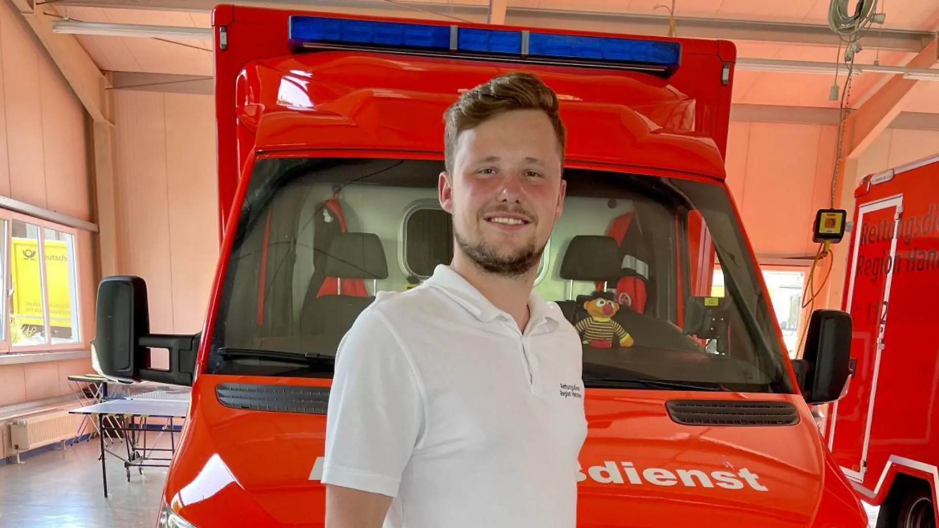 Tim (21) macht eine Ausbildung zum Notfallsanitäter beim ASB-Hannover.