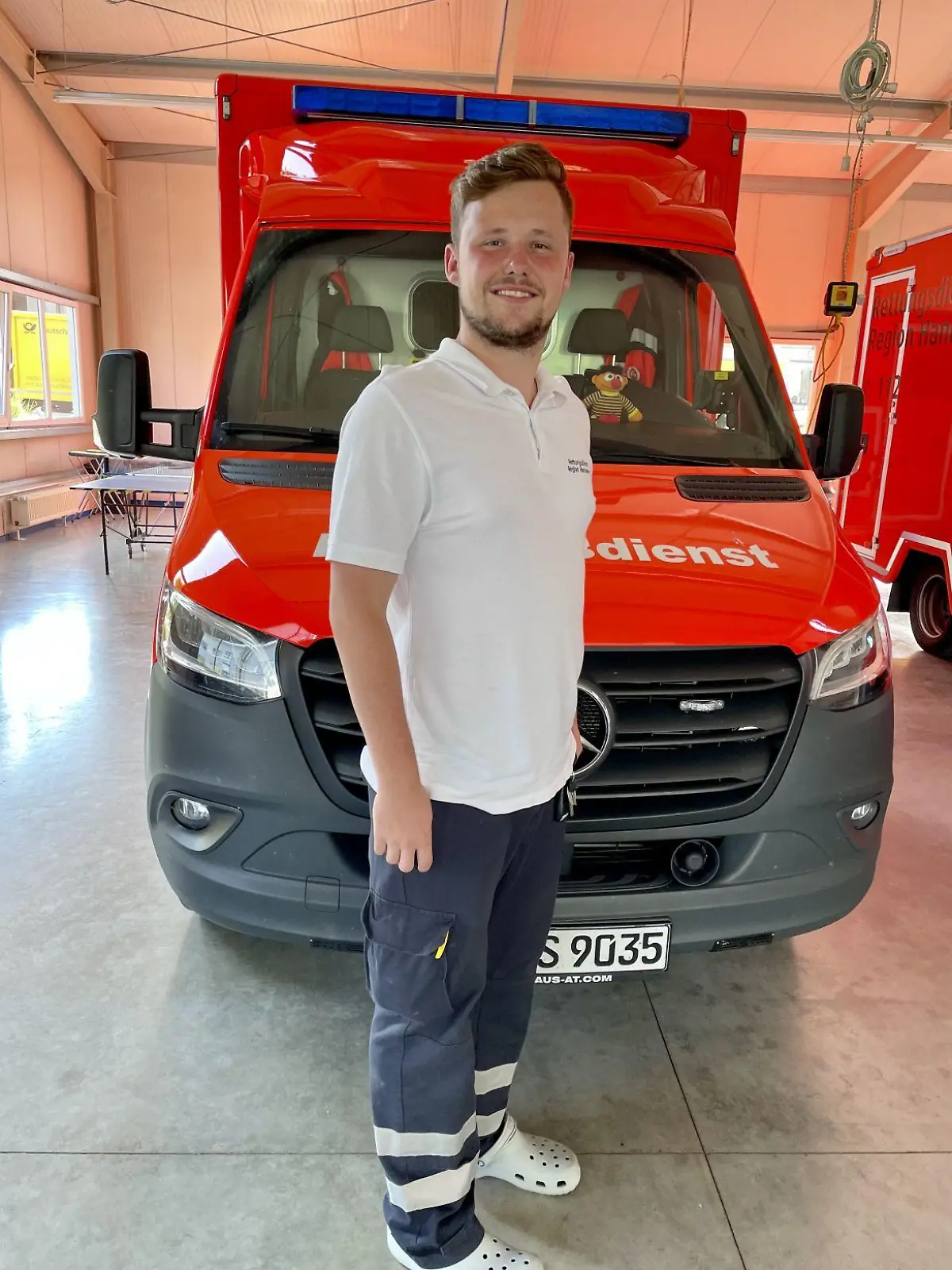 Tim (21) macht eine Ausbildung zum Notfallsanitäter beim ASB-Hannover.