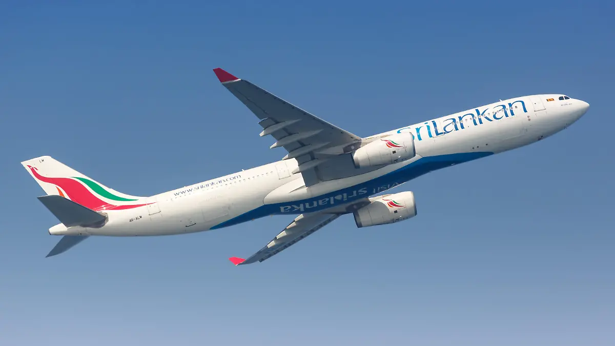 Male Malediven 18 Februar 2018: Ein Airbus A330 300 Flugzeug der SriLankan mit dem Kennzeichen 4R ALM startet vom Flughafen Male (MLE) auf den Malediven