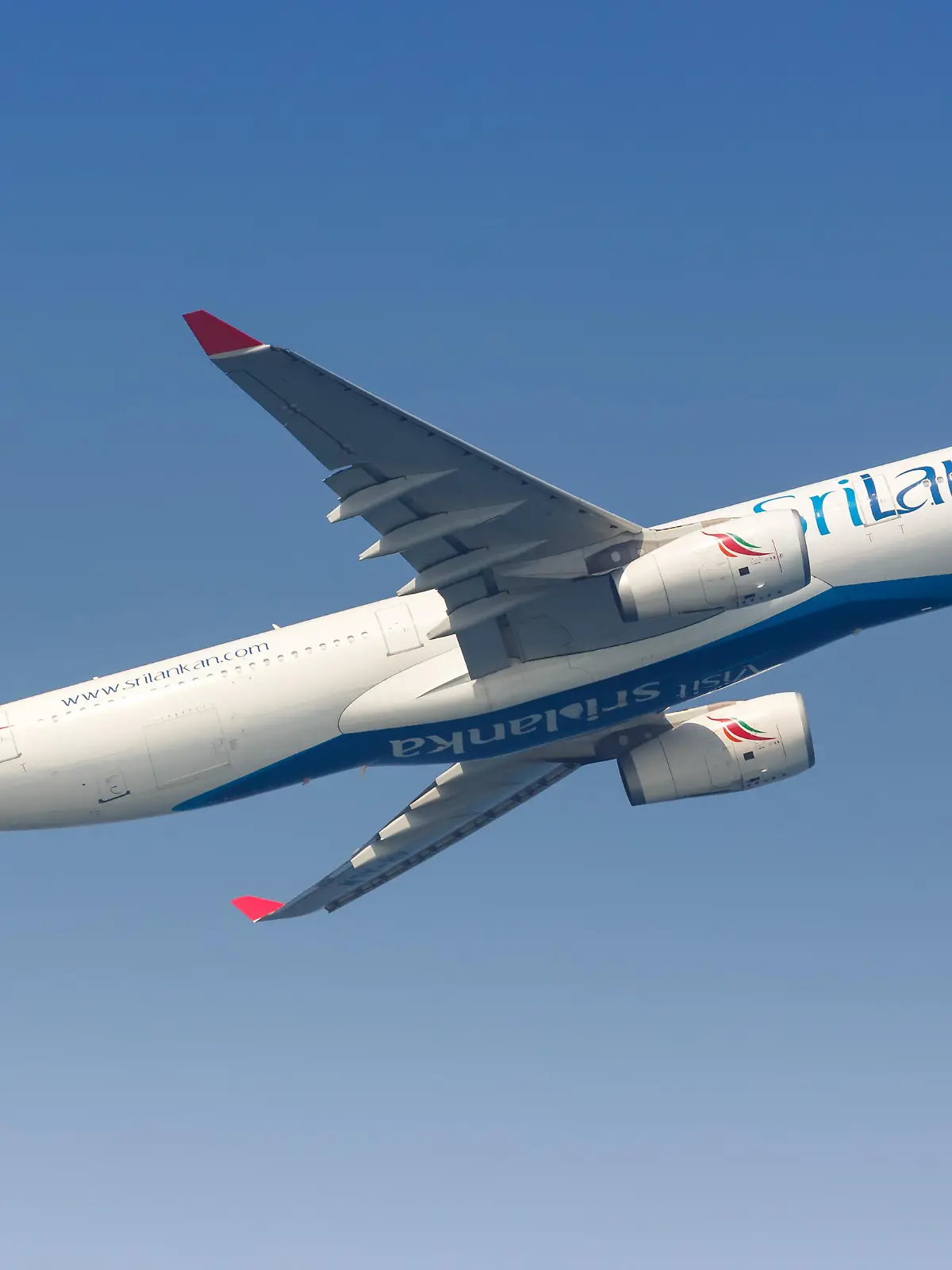 Male Malediven 18 Februar 2018: Ein Airbus A330 300 Flugzeug der SriLankan mit dem Kennzeichen 4R ALM startet vom Flughafen Male (MLE) auf den Malediven