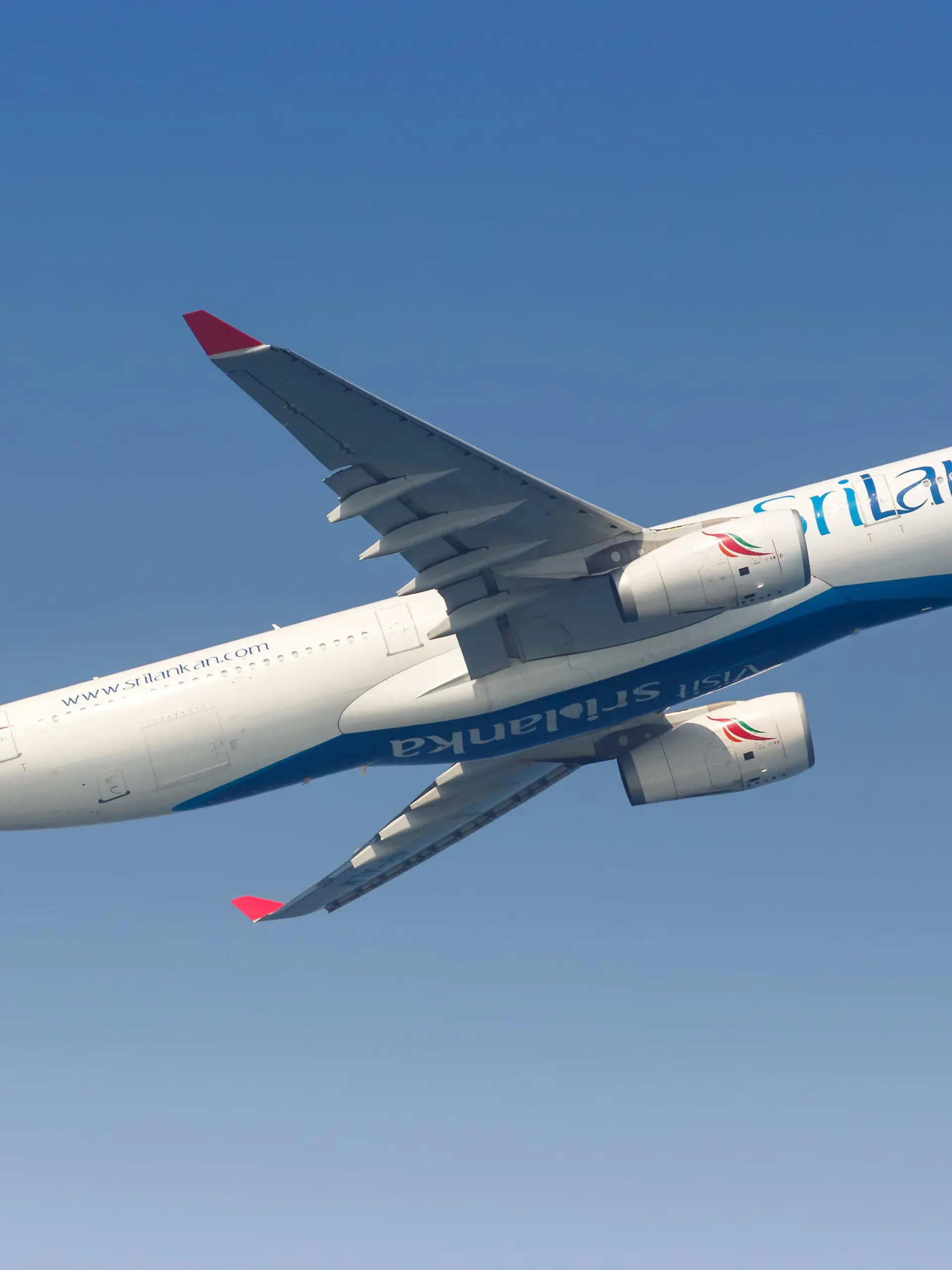 Male Malediven 18 Februar 2018: Ein Airbus A330 300 Flugzeug der SriLankan mit dem Kennzeichen 4R ALM startet vom Flughafen Male (MLE) auf den Malediven