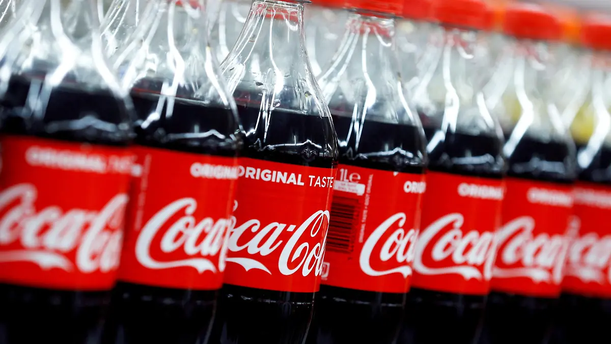 FILE PHOTO: FILE PHOTO: Bottles of Coca-Cola are seen at a Carrefour Hypermarket store in Montreuil, near Paris, France, February 5, 2018. REUTERS/Regis Duvignau/File Photo GLOBAL BUSINESS WEEK AHEAD/File Photo
