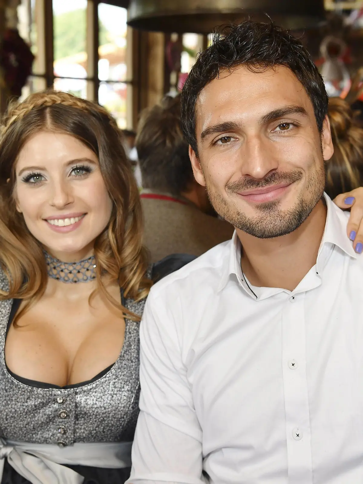 Mats Hummels und Frau Cathy auf der Wiesn am 23.9.2017 in München. Mats Hummels of FC Bayern Muenchen and his wife Cathy attend the Oktoberfest beer festival at Kaefer Wiesenschaenke tent at Theresienwiese on September 23, 2017 in Munich, Germany. Mats Hummels und Frau Cathy auf der Wiesn am 23.9.2017 in München. Mats Hummels of FC Bayern Muenchen and his wife Cathy attend the Oktoberfest beer festival at Kaefer Wiesenschaenke tent at Theresienwiese on September 23, 2017 in Munich, Germany.  