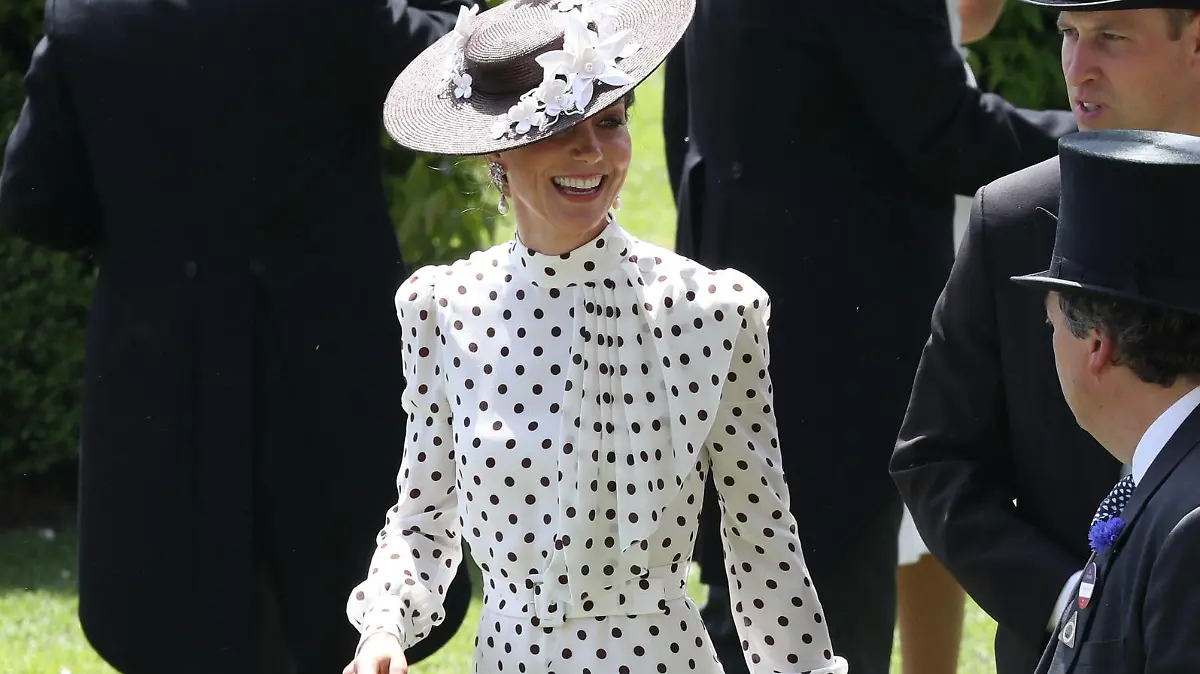 . 17/06/2022. Ascot , United Kingdom. Prince William and Kate Middleton , the Duke and Duchess of Cambridge, on day four of Royal Ascot , United Kingdom. PUBLICATIONxINxGERxSUIxAUTxHUNxONLY xStephenxLockx/xi-Imagesx IIM-23526-0050