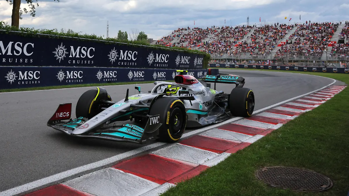 Formula One F1 - Canadian Grand Prix - Circuit Gilles Villeneuve, Montreal, Canada - June 17, 2022 Mercedes' Lewis Hamilton in action during practice REUTERS/Christinne Muschi