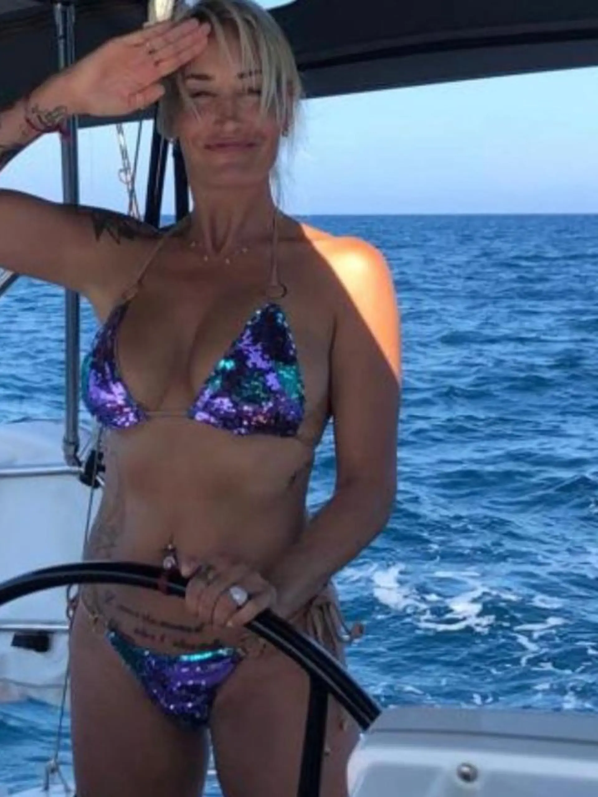 Sarah Connor schickt sexy Urlaubsgrüße an ihre Fans.