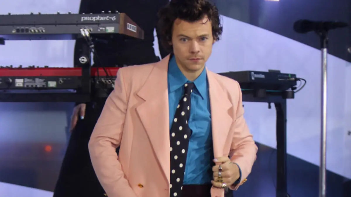 Harry Styles fühlt sich nicht „cool“ genug für seine Partnerinnen