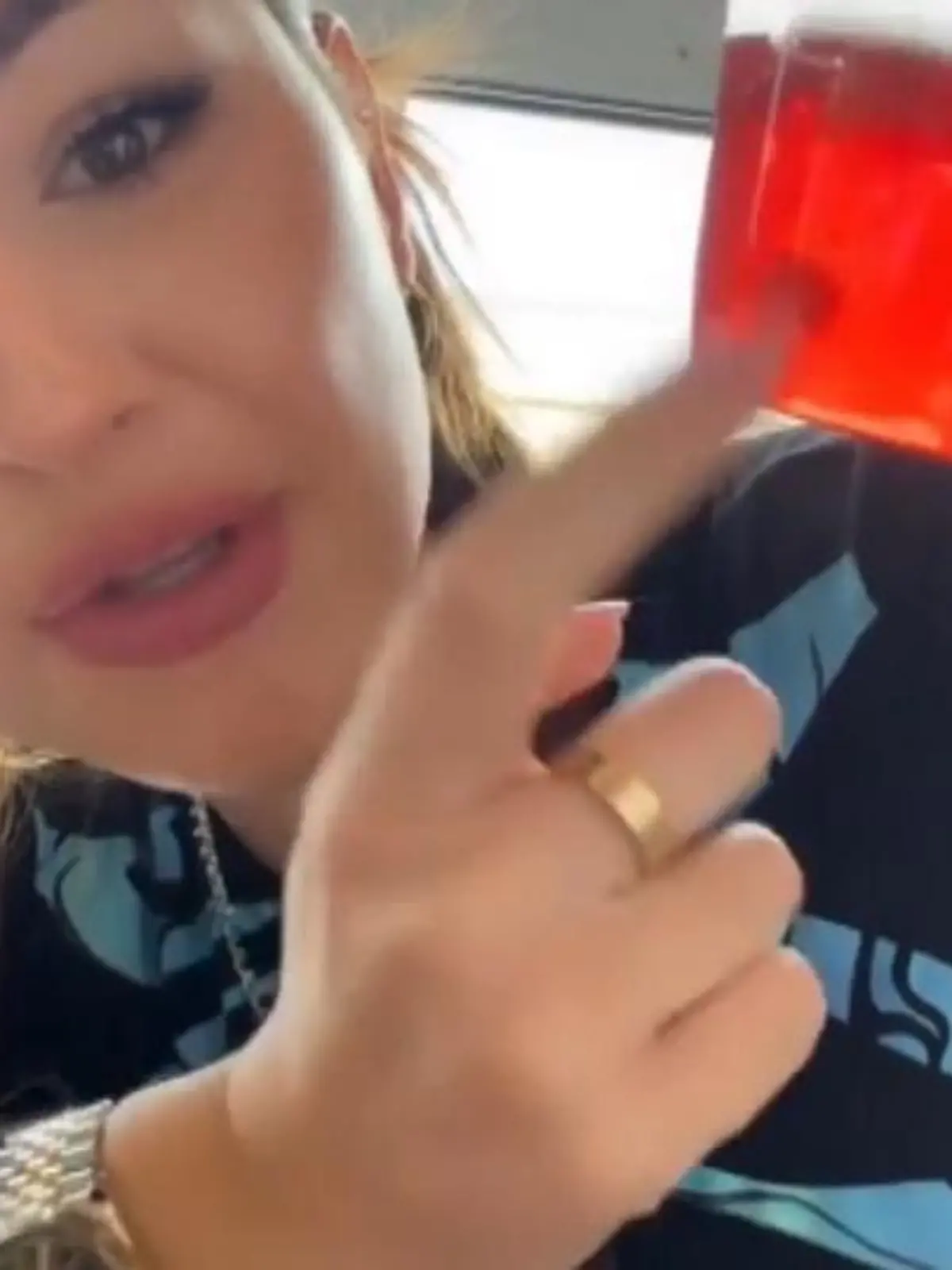 Wenn das Flugzeug wackelt, bricht Panik aus: Für dieses Problem hat eine 23-Jährige Influencerin einen ganz einfachen Trick. Sie erklärt in einem TikTok-Video was genau passiert, wenn bei einem Flug plötzlich Turbulenzen auftreten.