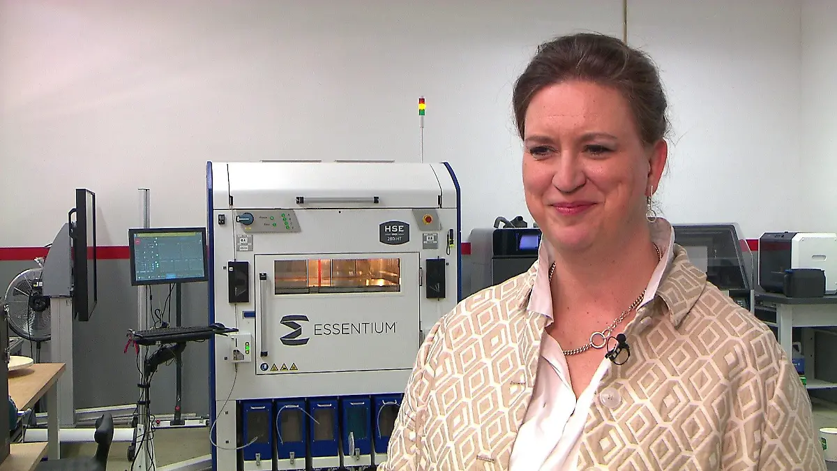 Stefanie Brickwede, die Leiterin des Konzernprojekt 3D-Druck der Deutschen Bahn.