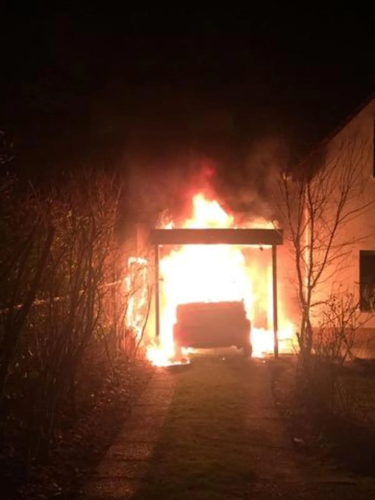 Brandanschlag auf Ferat Kocak und seine Familie in Berlin-Neukölln im Jahr 2018. Die Familie hat nur knapp überlebt.