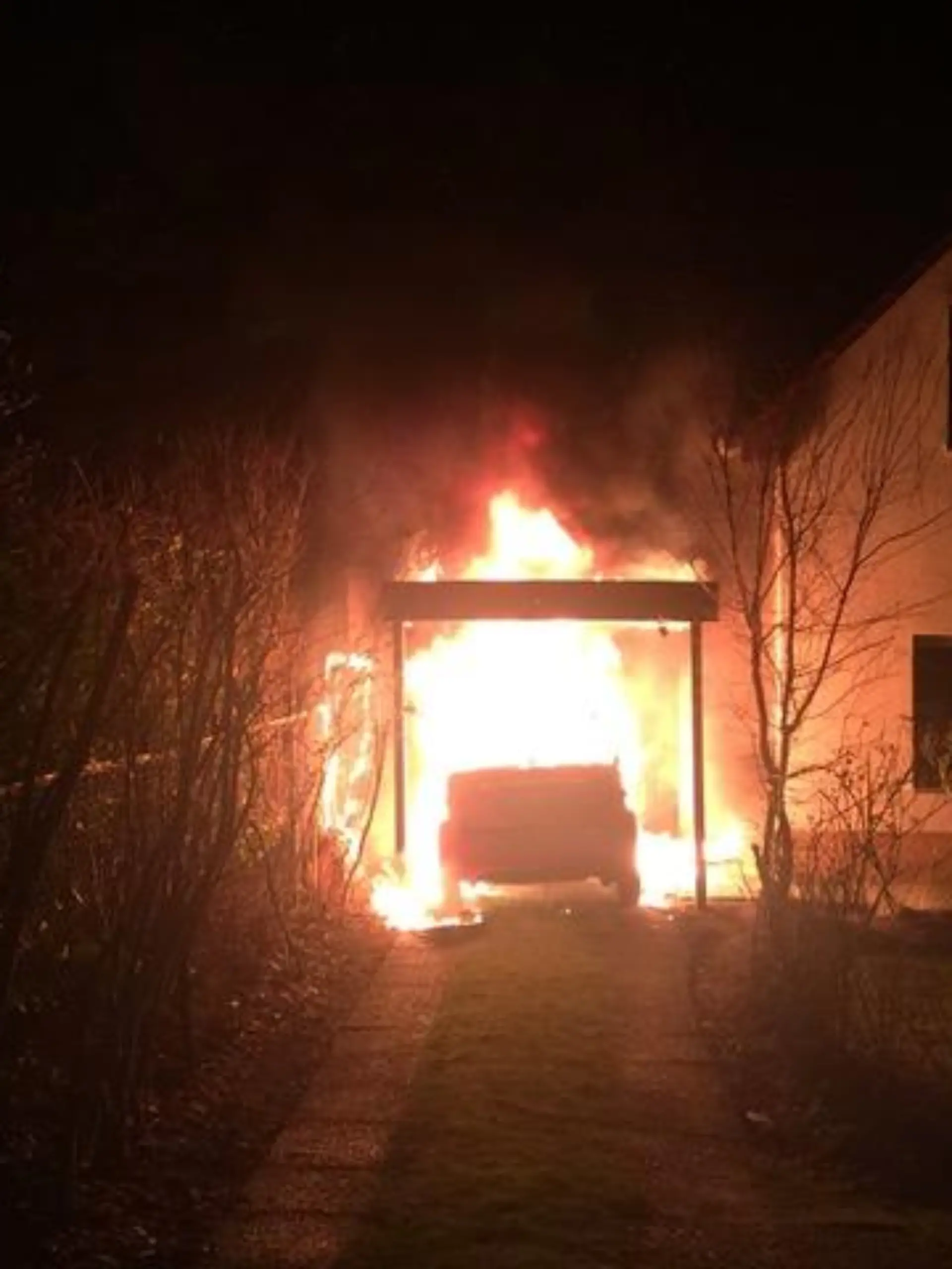Brandanschlag auf Ferat Kocak und seine Familie in Berlin-Neukölln im Jahr 2018. Die Familie hat nur knapp überlebt.