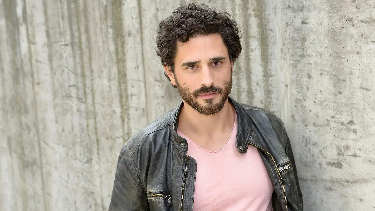 HANDOUT - 28.08.2020, Brandenburg, Potsdam: Schauspieler Jan Kittmann als Bauleiter Tobias Evers in der RTL-Serie «Gute Zeiten, schlechte Zeiten». Der 37-Jährige übernimmt von diesem Herbst an eine Hauptrolle in der RTL-Serie, teilte der Fernsehsender am 17.09.2020 mit. Foto: Rolf Baumgartner/TVNOW/dpa - ACHTUNG: Nur zur redaktionellen Verwendung im Zusammenhang mit einer Berichterstattung über die RTL-Serie «Gute Zeiten, schlechte Zeiten» und nur mit vollständiger Nennung des vorstehenden Credits +++ dpa-Bildfunk +++