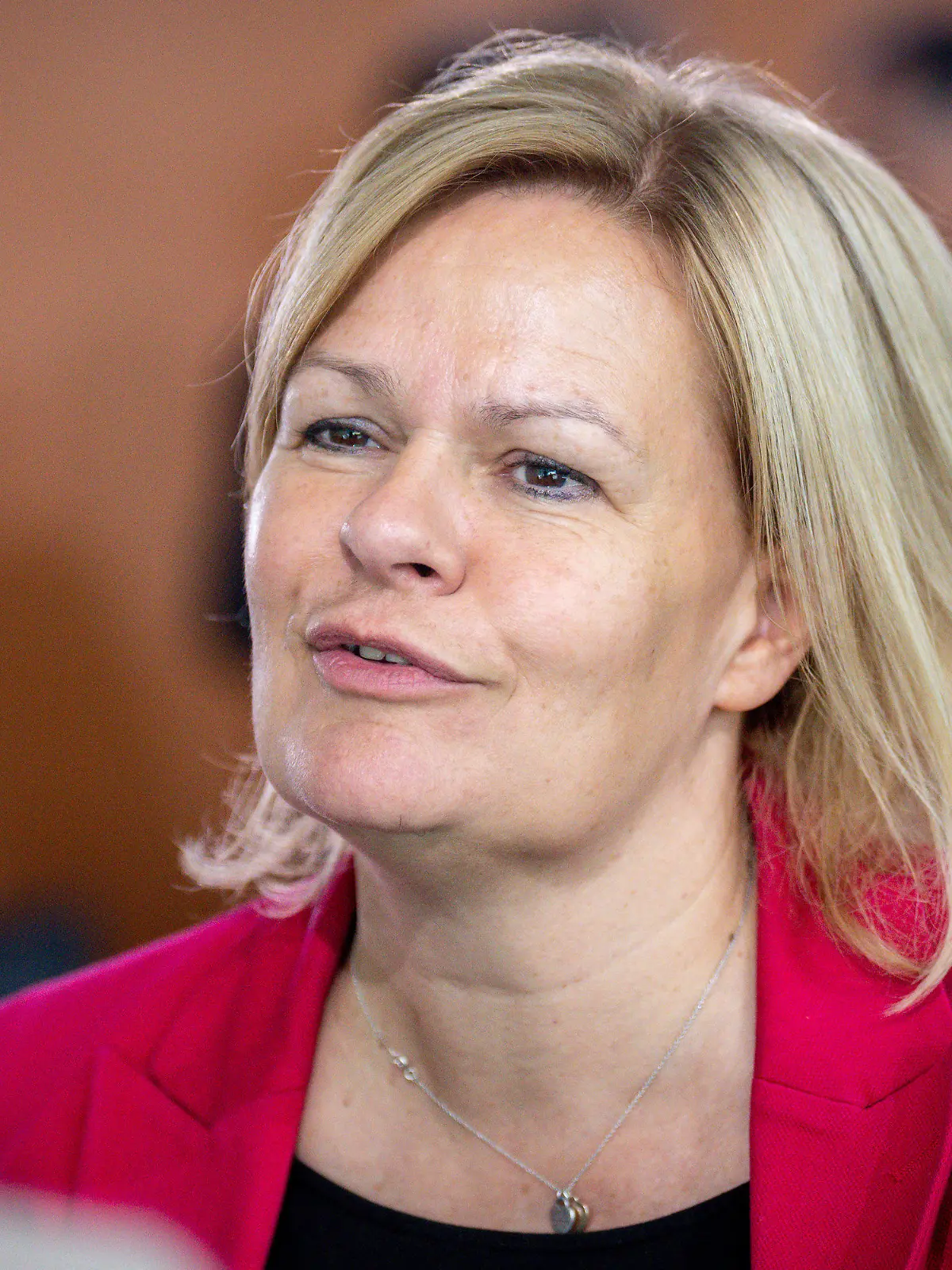 15.06.2022, Berlin: Nancy Faeser (SPD), Bundesministerin des Innern und Heimat, wartet auf den Beginn der Sitzung des Bundeskabinetts im Kanzleramt. Foto: Michael Kappeler/dpa +++ dpa-Bildfunk +++