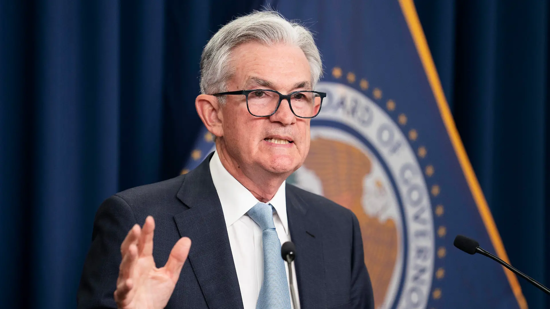 220615 -- WASHINGTON, June 15, 2022 -- U.S. Federal Reserve Chair Jerome Powell attends a press conference in Washington, D.C., the United States, on June 15, 2022. The U.S. Federal Reserve on Wednesday raised its benchmark interest rate by 75 basis points, marking the sharpest rate hike since 1994, as reports in recent days indicated inflation showed no clear sign of easing. U.S.-WASHINGTON, D.C.-FED-BENCHMARK INTEREST RATE-RAISING LiuxJie PUBLICATIONxNOTxINxCHN